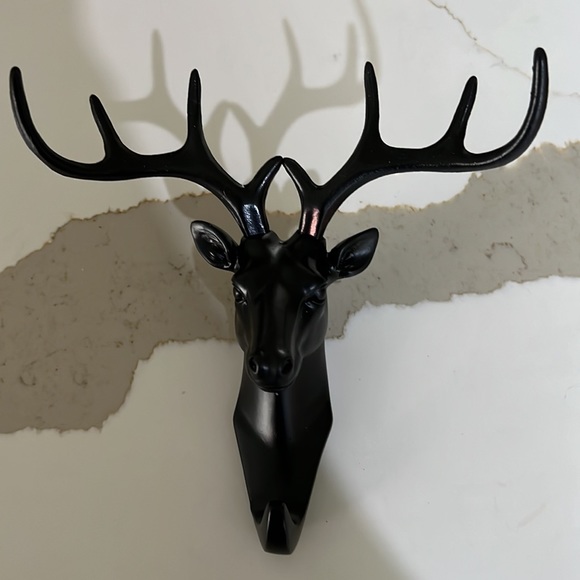New Black or White Deer Head Hook - Picture 6 of 11